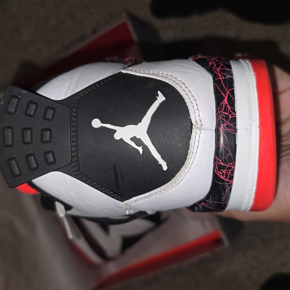 Air Jordan 4 Retro - Picture 3 of 9